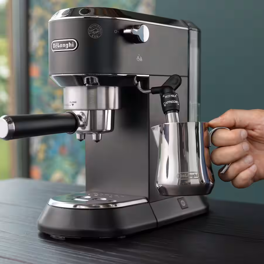 Manual milk frothing