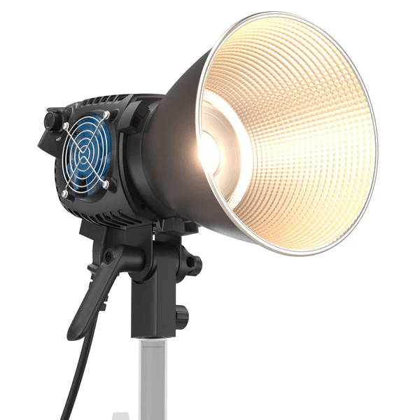 إضاءة زيون MOLUS B500 بي-كالر LED – كشاف فيديو COB بقوة 500 واط، سطوع 76,400 لوكس مع تحكم ذكي ونظام تبريد DynaVort MK V