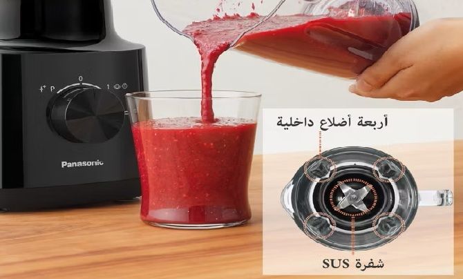 يخلط الفواكه والخضروات للحصول على مزيج مثالي